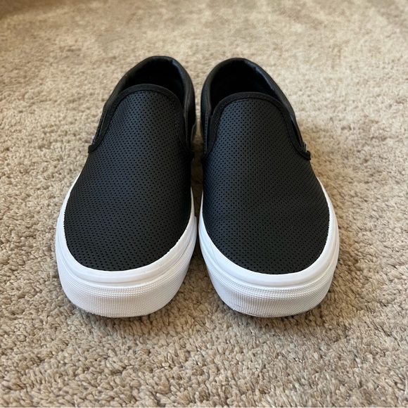 Vans Classic Slip-On Perf Leather Shoe in Black Size 6.0 - Picture 8 of 11